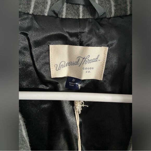 NWT Universal Threads Women's relaxed fit gray flannel pinstriped blazer/jacket. - Picture 5 of 7